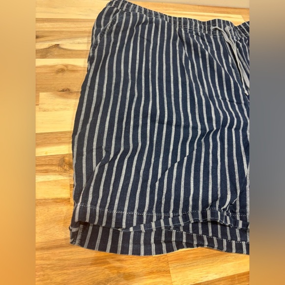L.L. Bean Navy and White Striped Shorts - Picture 5 of 6